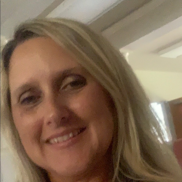 Meet your Posher, Angie - Picture 1 of 1